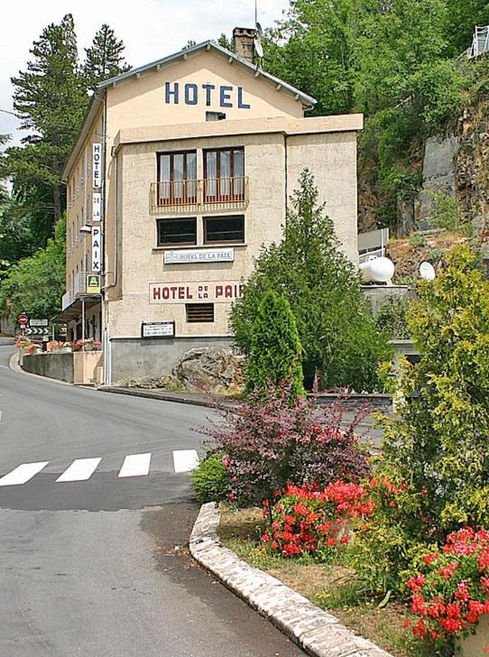 Logis Hotel De La Paix Saint-Nectaire Exterior photo